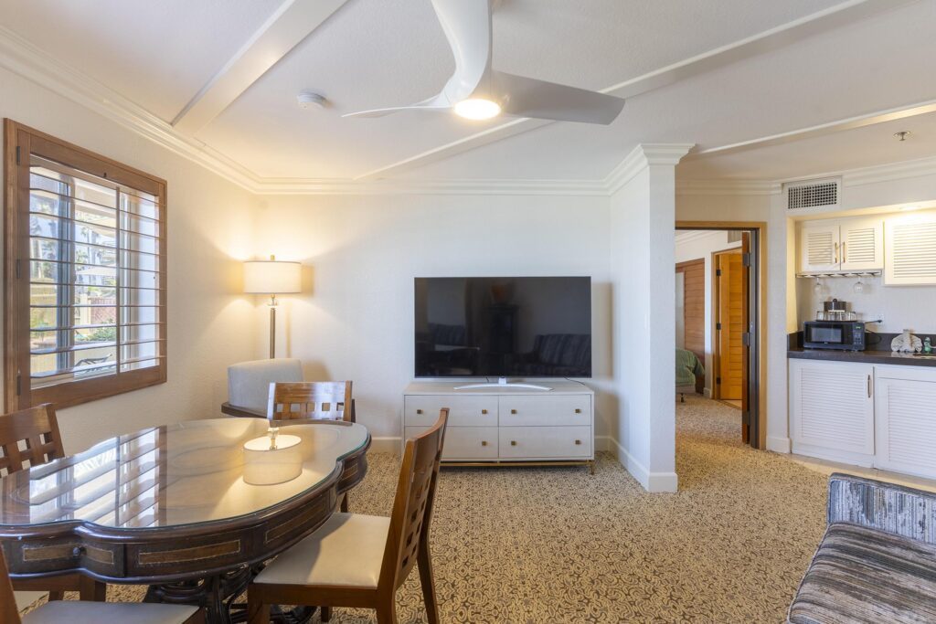 Family Suite with dining, TV, Kitchen and living room