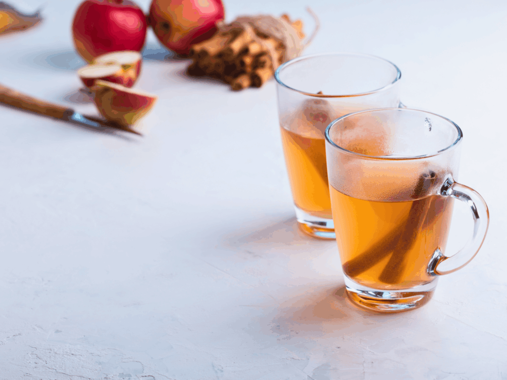 apple cider in two cups