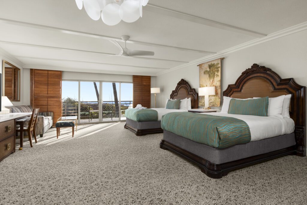 queen bed guest room